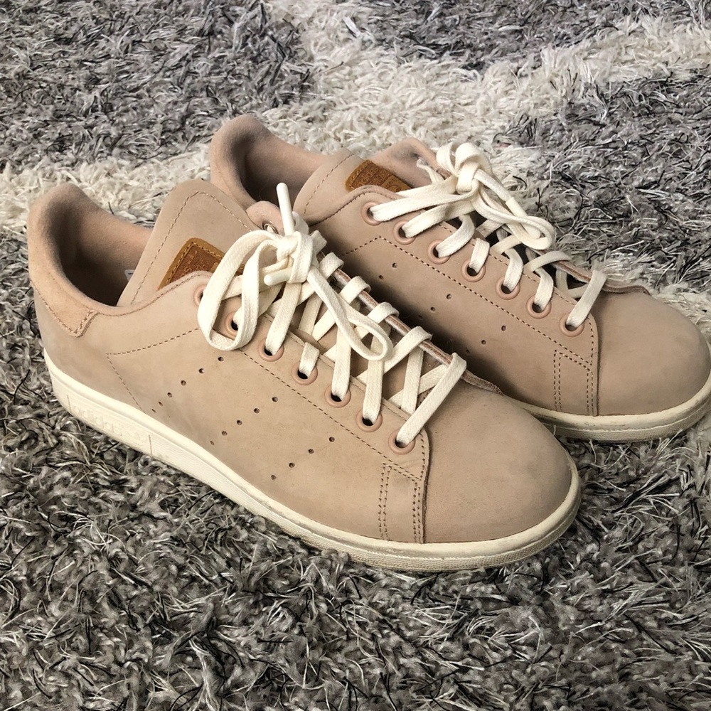 Nude Stan Smith’s